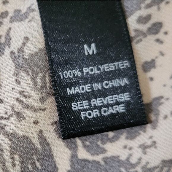 BKE Women's Long Sleeve V-Neck Button-Down Blouse - Picture 8 of 12